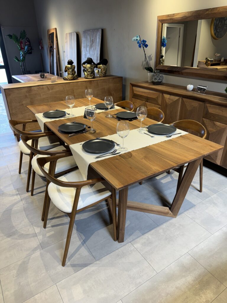 Hochwertige Holzmöbel