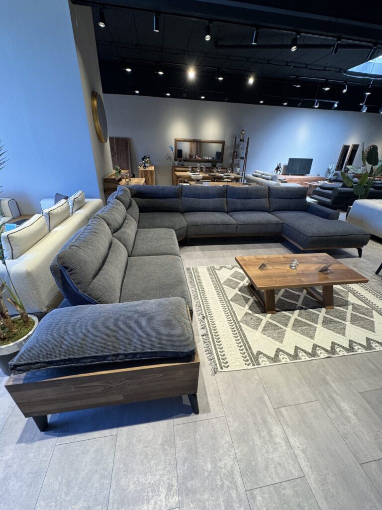 Natürlichkeit und Eleganz: Naturholz Möbel von Baumwork GmbH