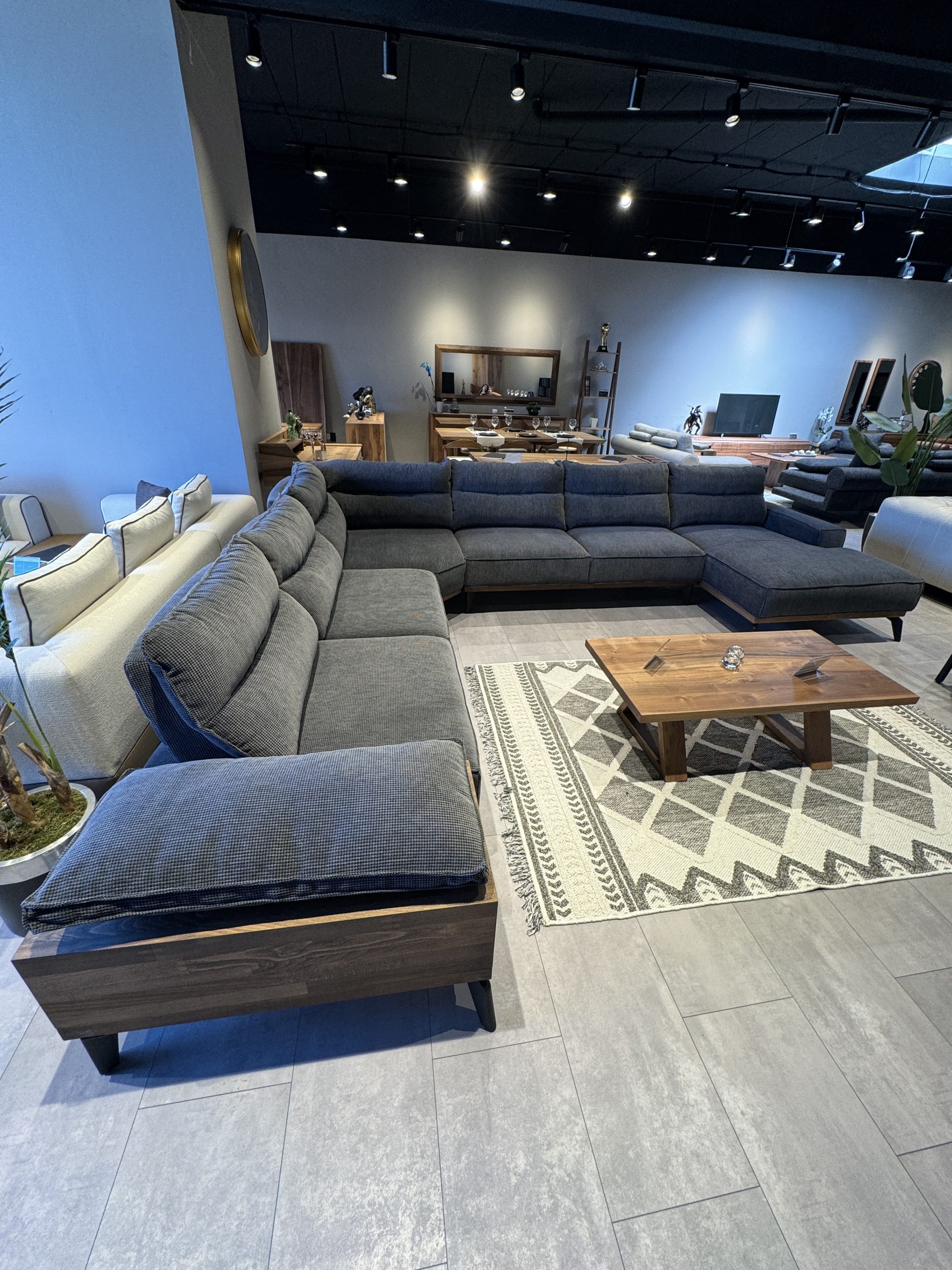 Natürlichkeit und Eleganz: Naturholz Möbel von Baumwork GmbH